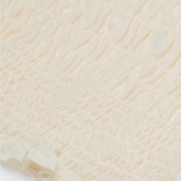 H&M Cream Smocked Crop Top Size Medium - Picture 2 of 6